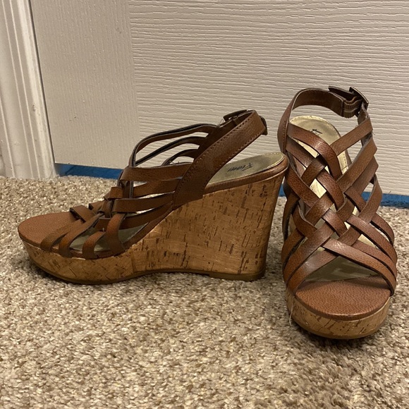 Size 8 wedges - Picture 2 of 4
